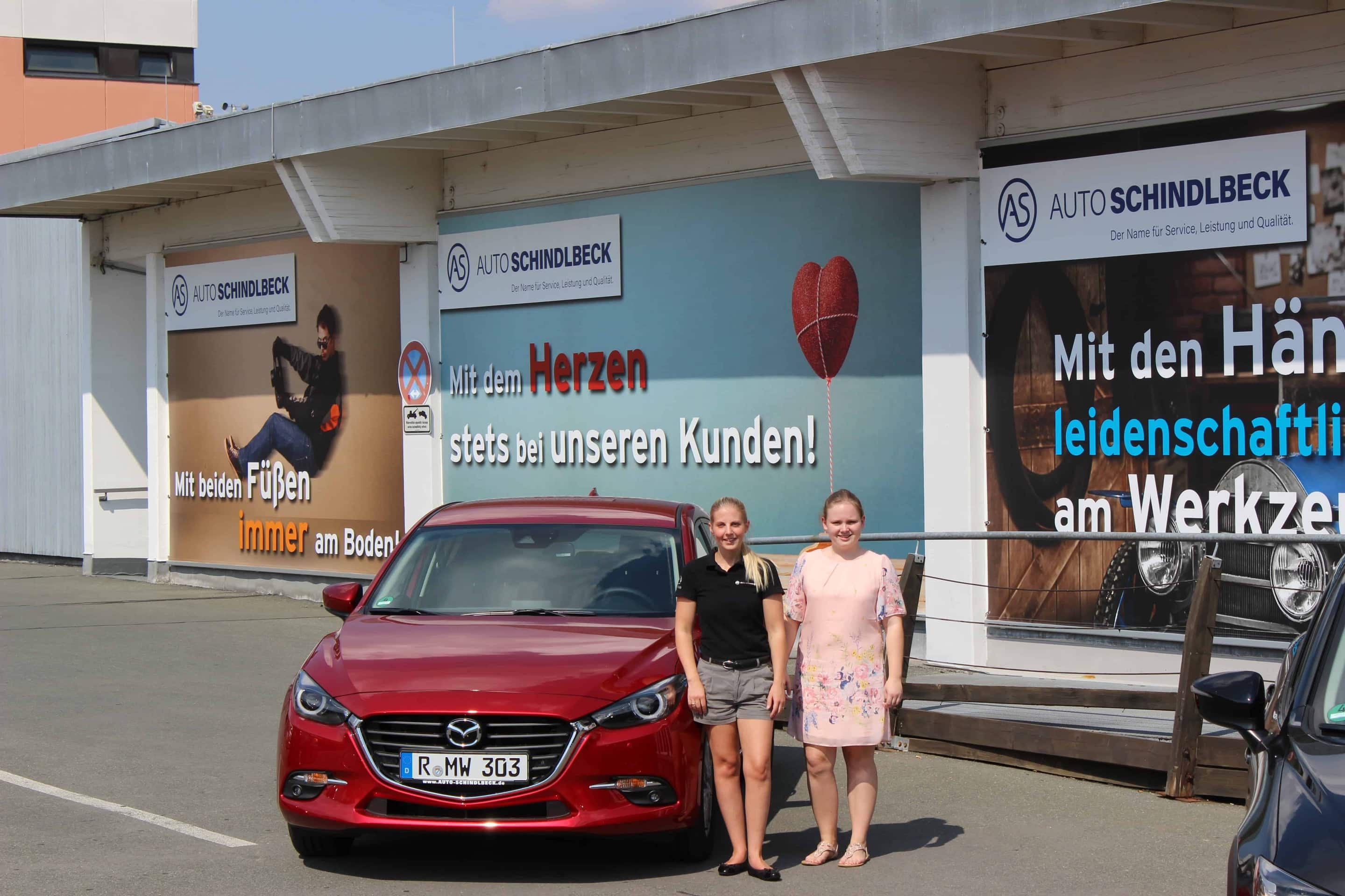 Autokauf in Shopping-Atmosphäre bei Auto Schindlbeck im DEZ