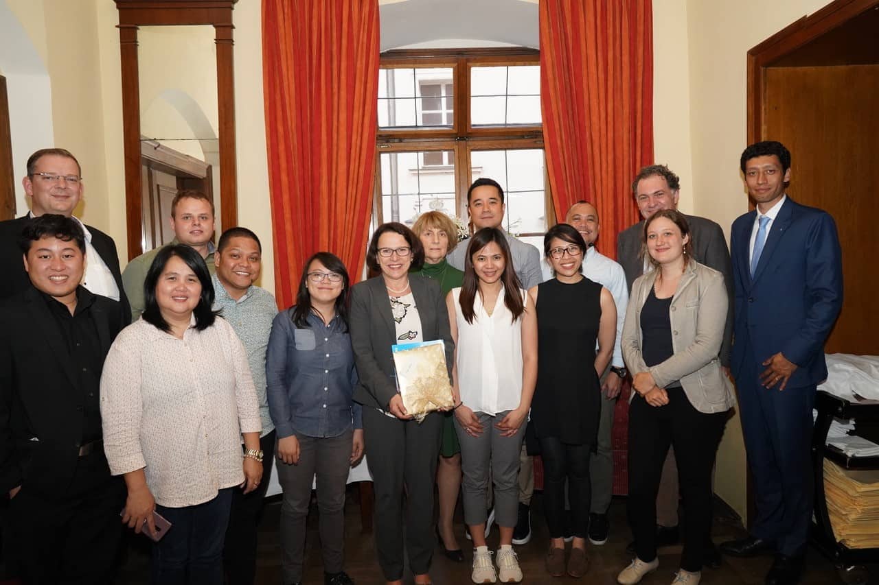 Hoher politischer Besuch in der Stadt Regensburg: Abgeordneter des philippinischen Parlaments wurde im UNESCO-Weltkulturerbe gebührend empfangen