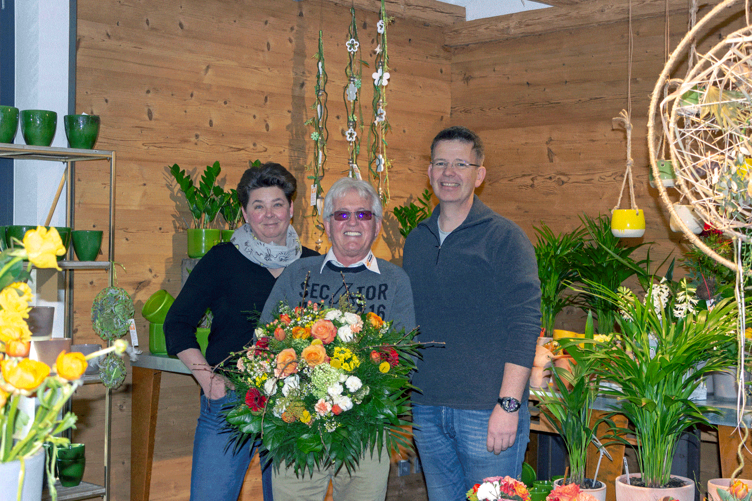 Gärtnerei Bendler und BLIZZ brachten Liebe an den Mann Ein farbenfroher Blumenstrauß zum Valentinstag