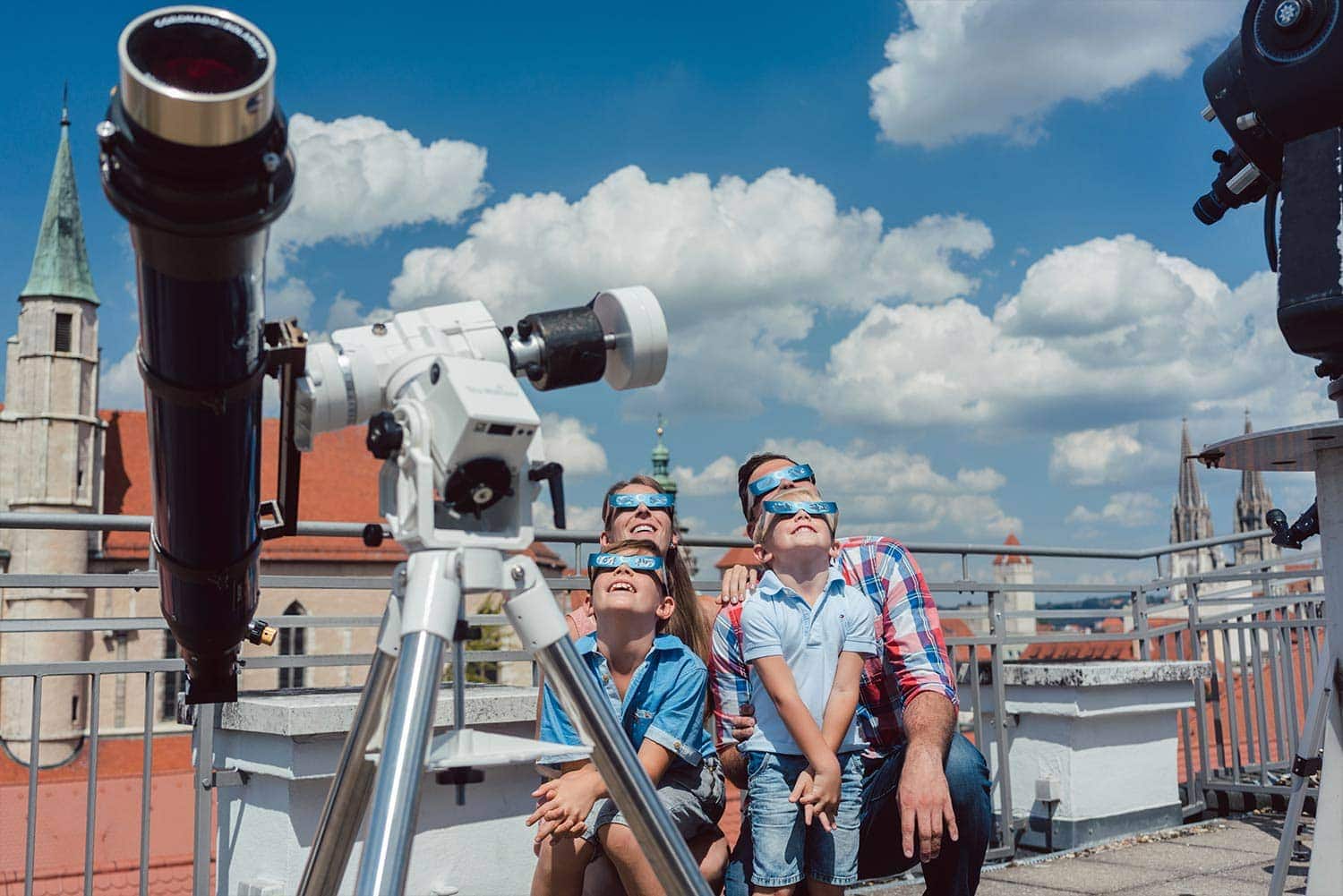 Tag der Astronomie: Sternwarte Regensburg lässt kostenfrei ins Universum blicken Auf Du und Du mit der Sonne