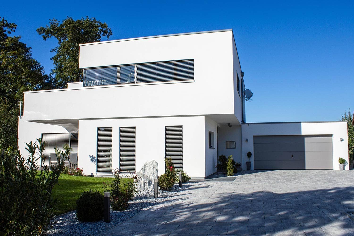 Elegante Sonnenschutzlösungen von Josko gibt es bei den HausModernisierern in Teugn Eine optische Bereicherung für jedes Haus