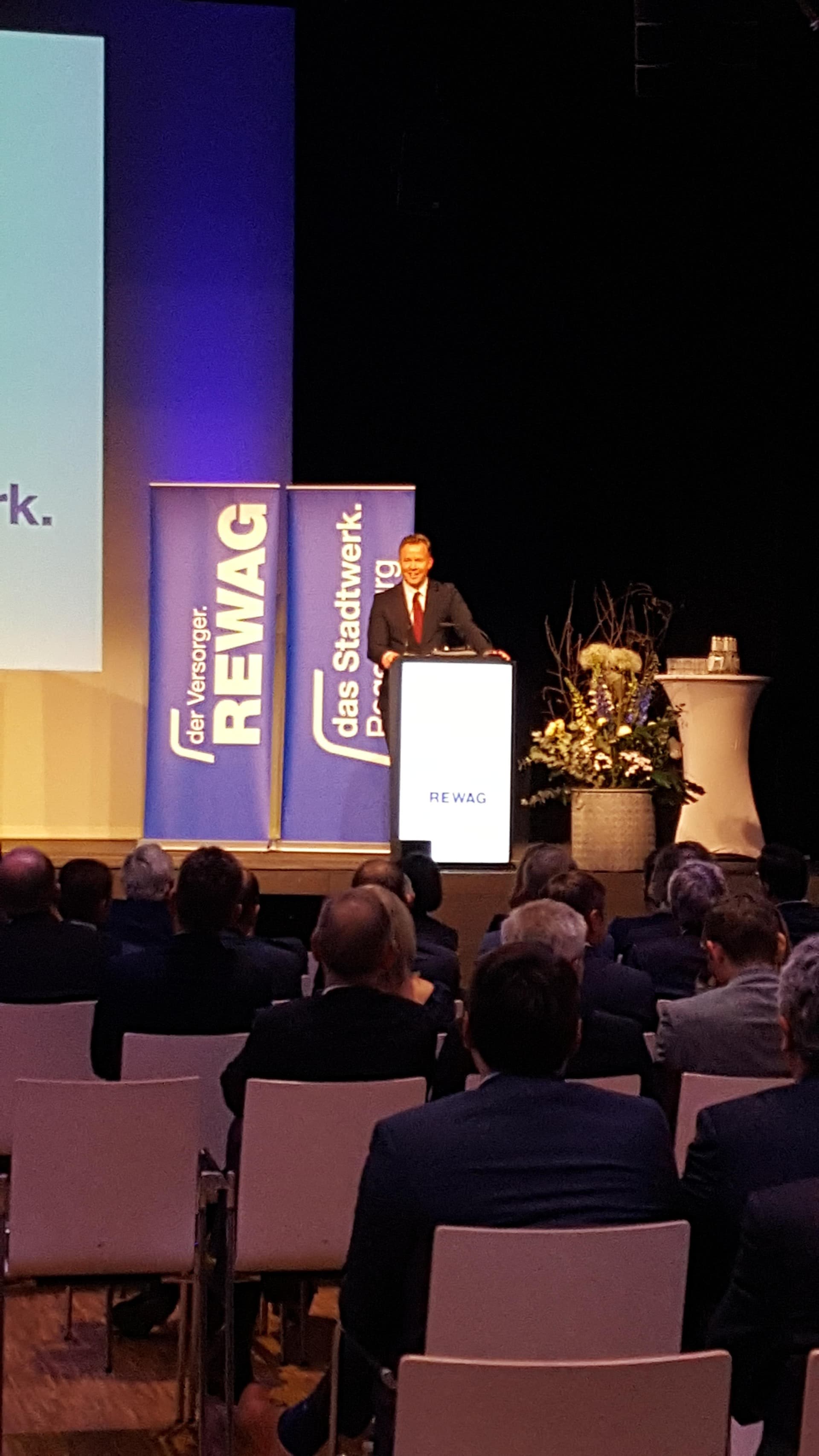REWAGs Hermes geht von Regensburg nach Bremen Feierliche Verabschiedung von Olaf Hermes im Marinaforum