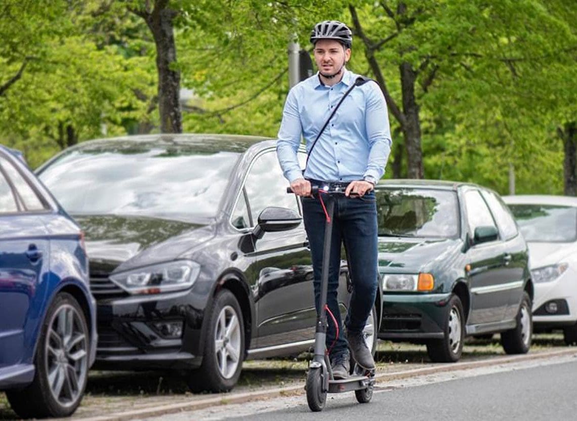 HUK Coburg: Wer seinen E-Scooter im Straßenverkehr nutzen will, braucht eine Versicherung Schon ab 19 Euro pro Jahr versichern