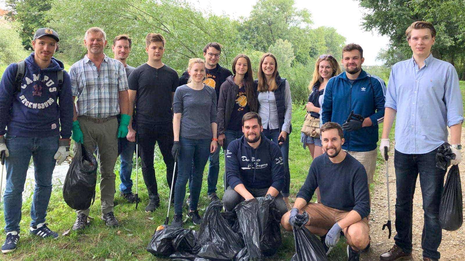 “Rama-dama” in Regensburg Große Aufräumaktion der CSU-Jugend