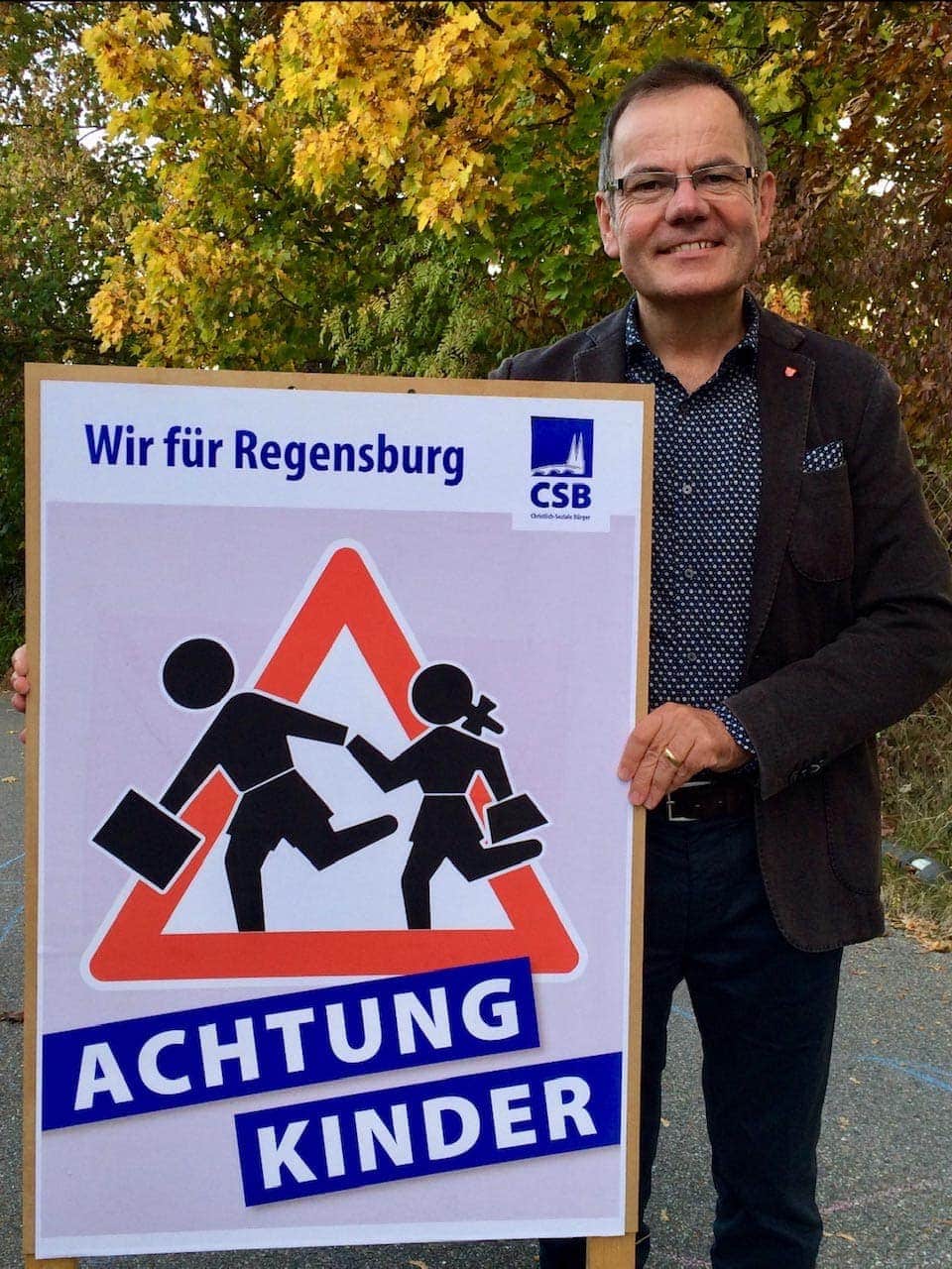Stadtrat Christian Janele für Ausbau des Fahrradnetzes in Regensburg Plakataktion zur Sicherheit von Kindern