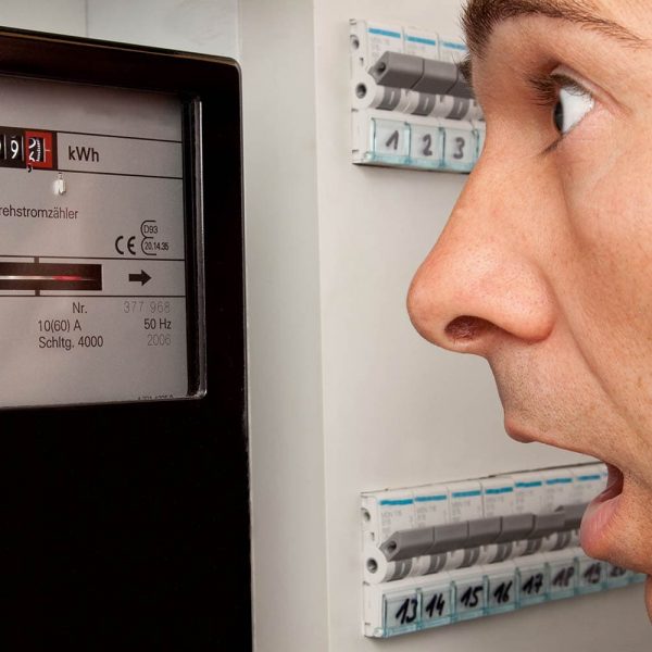 Regensburg: Energiedienstleister Rewag erhöht die Preise für Strom und Erdgas deutlich Weil Strom und Erdgas im Einkauf immer mehr kosten: Rewag-Kunden müssen tiefer in die Tasche greifen