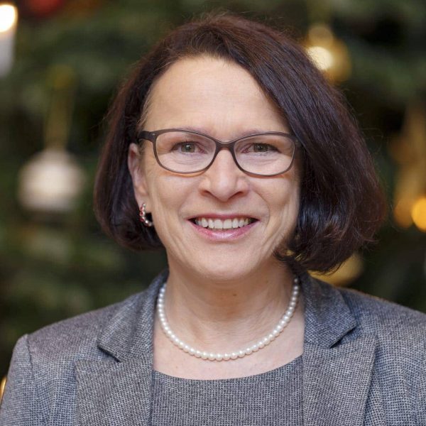 Neujahrsgruß von Gertrud Maltz-Schwarzfischer, Bürgermeisterin der Stadt Regensburg, im Blizz Regensburg Liebe Leserinnen und Leser