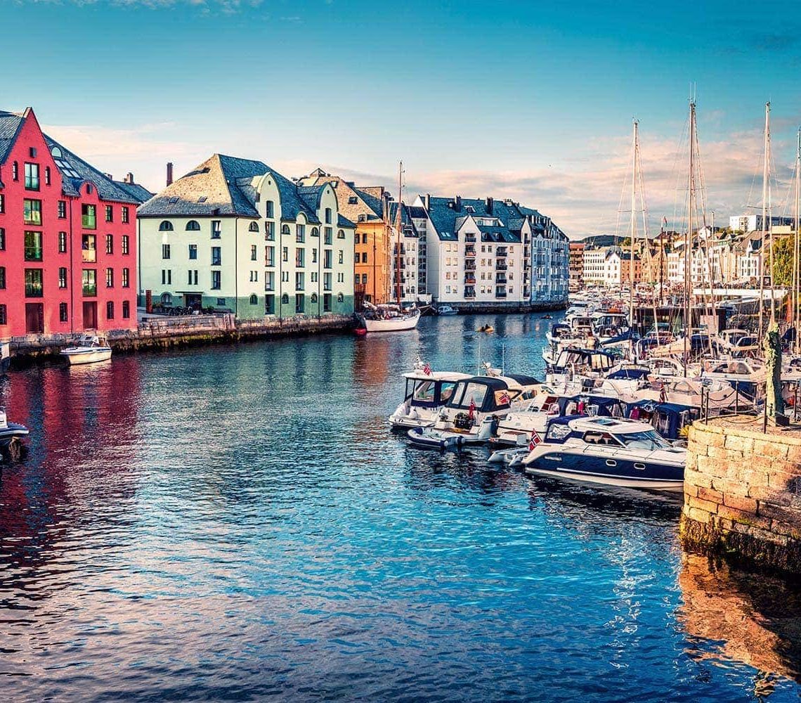 Mit Sammüller Reisen die Fjorde Norwegens und die Schönheit des Baltikums entdecken / Frühbucherpreise sichern und viel Geld sparen Ein unvergesslicher Urlaub im farbenfrohen Norden von Europa