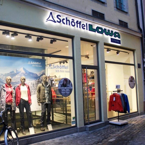 Outdoor-Schnäppchenjagd eröffnet Schöffel-LOWA Store in der Tändlergasse bietet zum Saisonfinale Zusatzrabatte
