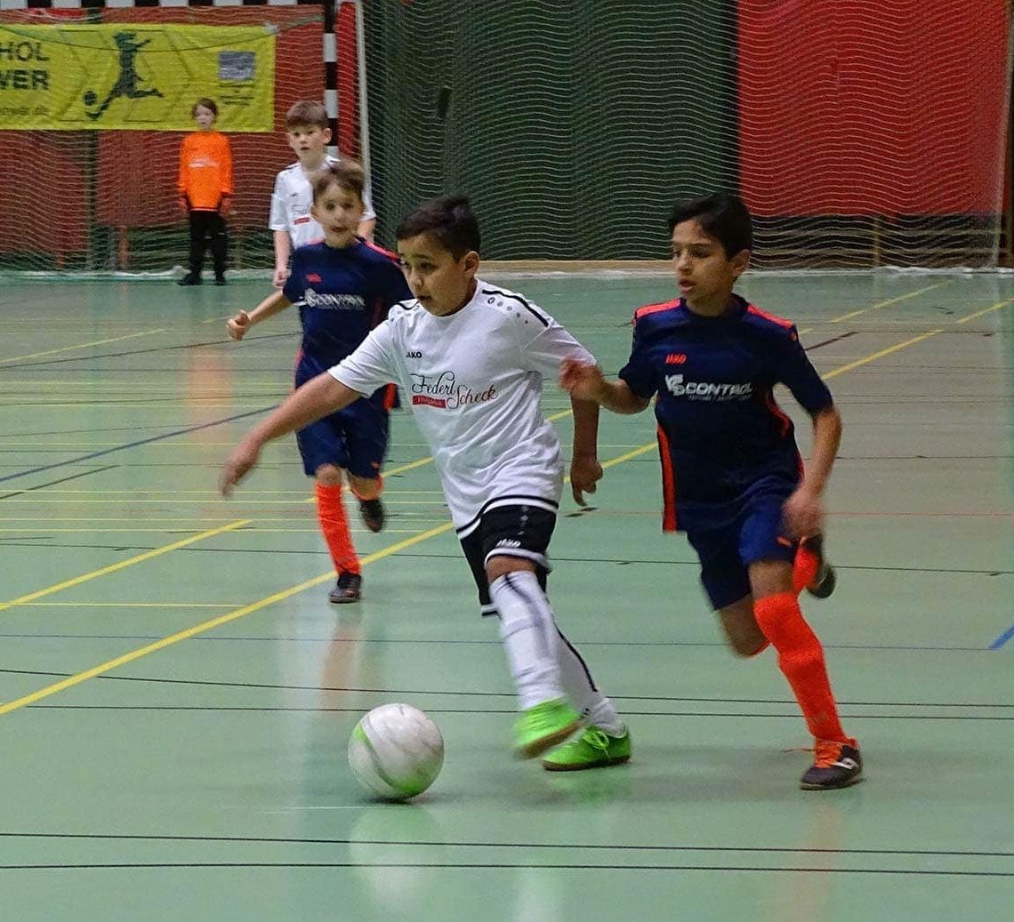 Regensburg: Drei Tage Hallen-Kick in der Nordhalle SV Sallern gewinnt vier der acht Turniere
