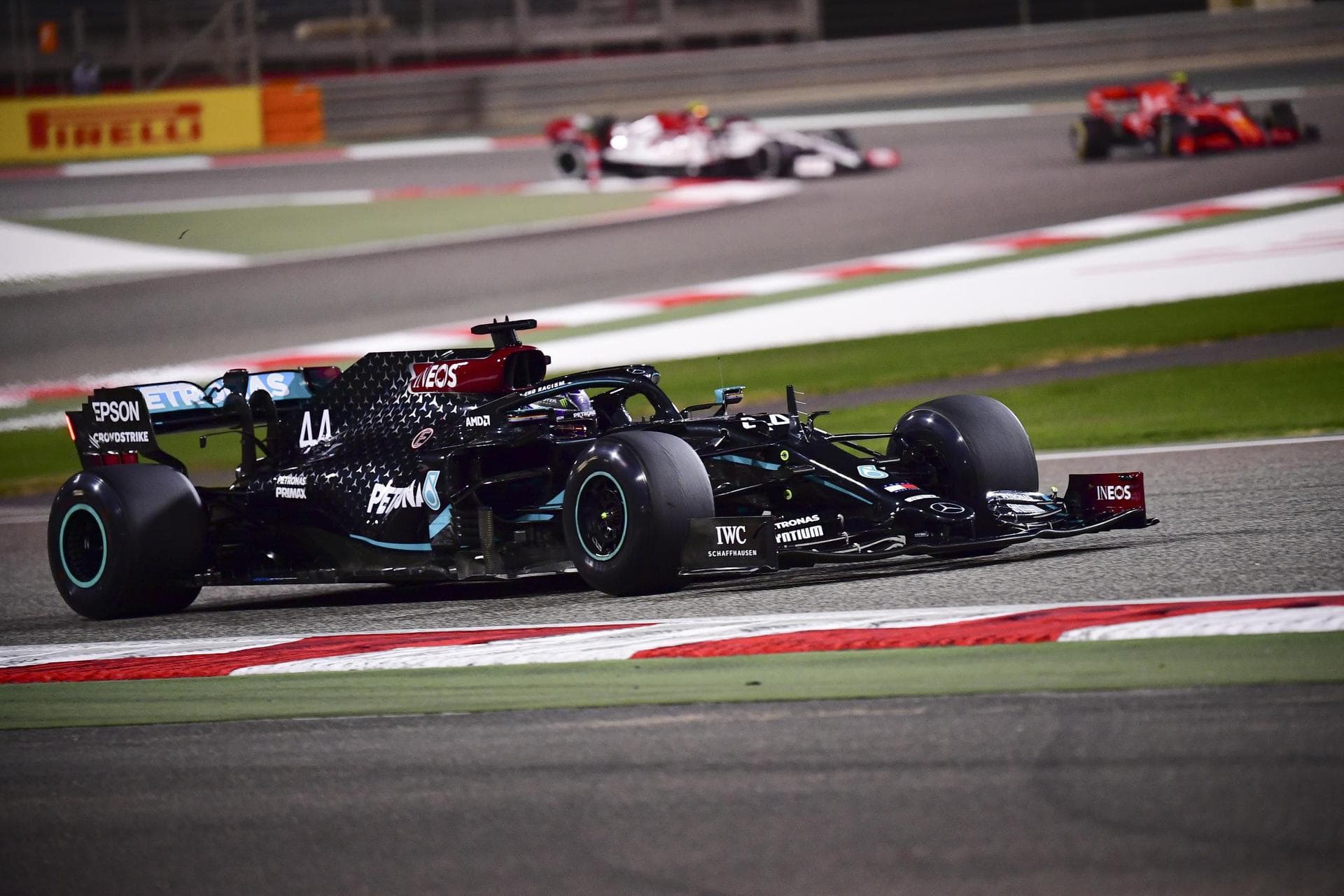Bestzeit in Bahrain: Hamilton von Hund und Crash unbeirrt ...