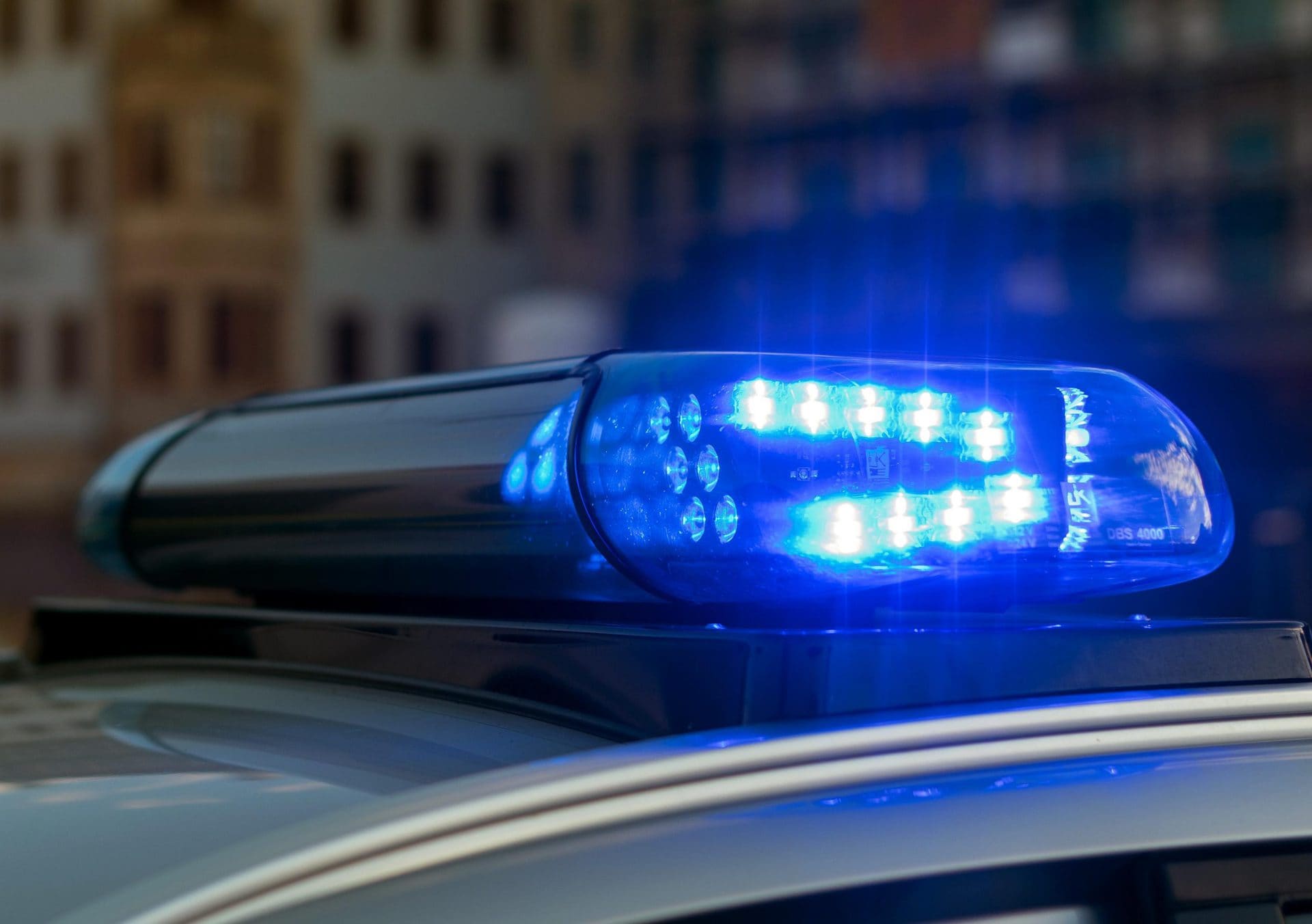 Räuber fliehen ohne Beute aus Tankstelle Mit vorgehaltener Waffe forderten sie Bargeld
