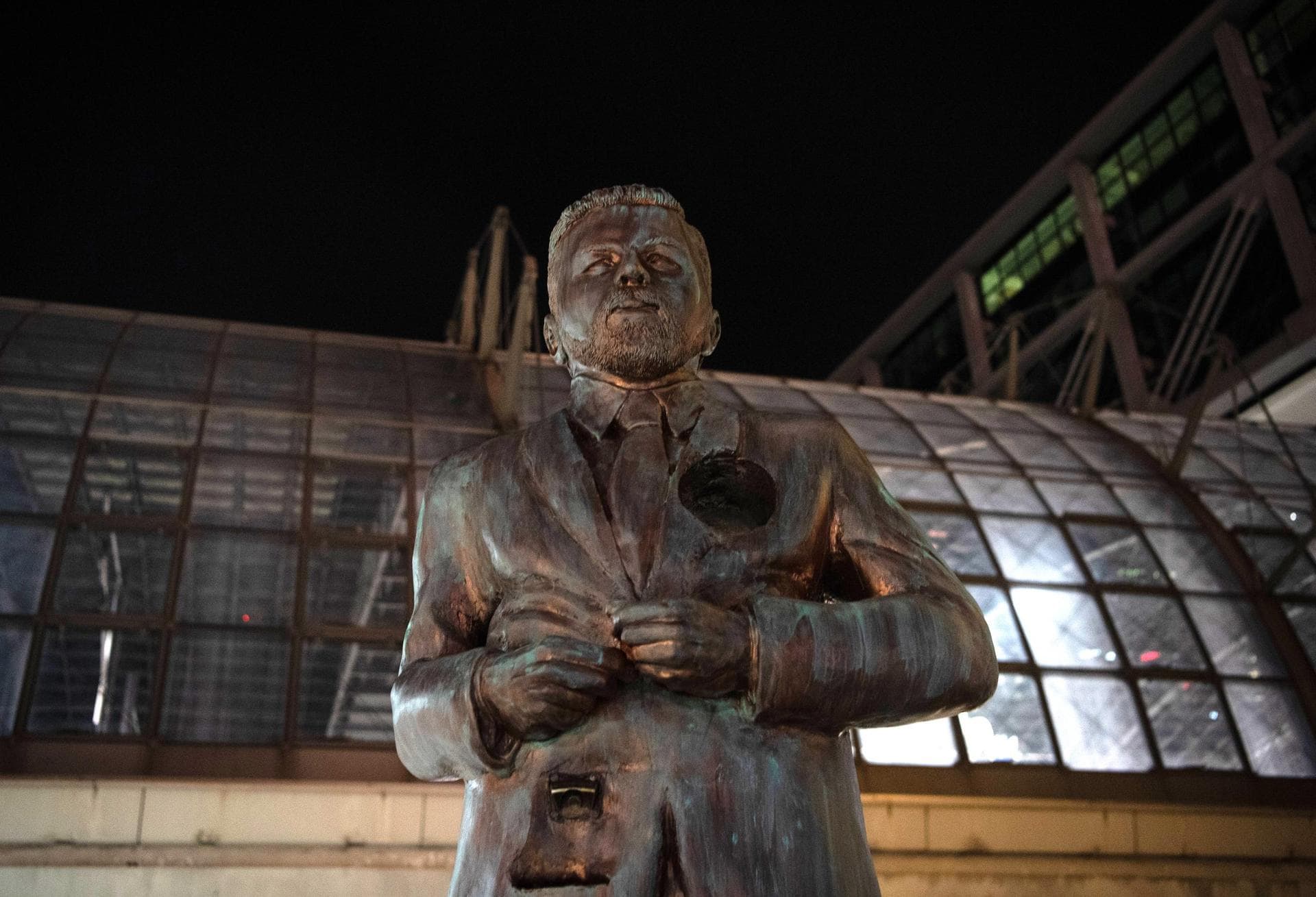 Aber wir können ihnen sagen, welcher der beiden besser zu ihnen passen würde. Joko setzt Klaas ein Denkmal in Berlin - Blizz Regensburg