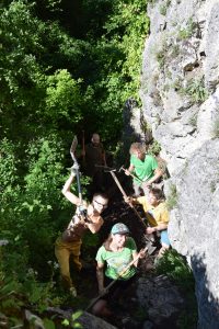 DAV-Jugend_Sanierung-Wandfuss-Hanslberghuette_210703_Foto Bernhard Maier